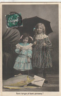 1er AVRIL - Thème Enfants. Photo-montage De Deux Fillettes Endimanchées Sous Un Parapluie - 1er Avril - Poisson D'avril
