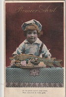 1er AVRIL - Thème Enfants. Photo D'un Petit Cuisinier. Jolie Carte Avec Dorures - 1er Avril - Poisson D'avril