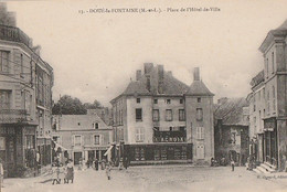 DOUE-la-FONTAINE. - Place De L'Hôtel De Ville - Doue La Fontaine