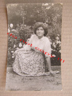 Serbia / Resavica - Lady In A Flower Garden ( 1960 ) / Real Photo - Serbia