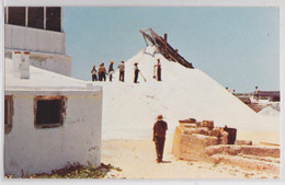 Turques-et-Caïques Récolte Du Sel Moutain Of Unprocessed Salt Is Ready For Shipment At Salt Cay Turks And Caicos Islands - Turques-et-Caïques (Iles)