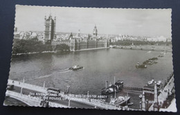 London, The River Thames Showing Westminster Abbey And The Houses Of Parliament - Valentine's Post Card - River Thames