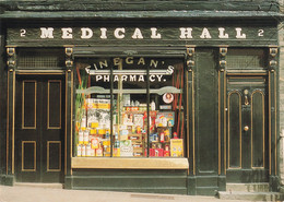 Irlande Old Fashioned Shopfront Pharmacy Medical Hall Boutique Pharmacie Vitrine Devanture CPM + Timbre  Cachet 1989 - Unclassified