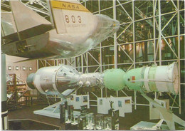 22-8-2353 The American Apollo Et Russian Soyuz - Espace