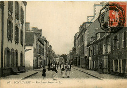 Pont L'abbé * La Rue Ernest Renan * Villageois - Pont L'Abbe