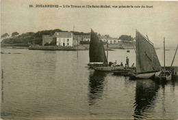 Douarnenez * L'ile Tristan Et L'ile St Michel * Vue Prise De La Cale Du Guet * Bateaux - Douarnenez