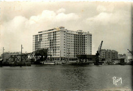 St Nazaire * Entrée Du Port Près Du Pont Roulant * Cité Hlm - Saint Nazaire