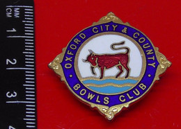 Vintage Enamel And Metal Badge Bowling Bowler Bowls Lawn Bowls Oxford City And County Bowls Club Red Bull H W Miller Ltd - Bowling