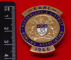 Vintage Enamel And Metal Badge Bowling Bowler Bowls Lawn Bowls Sunderland & District Bowling Association 1966 H W Miller - Bowling