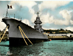 Brest * Navire De Guerre Bateau LE RICHELIEU Au Mouillage En Rade * Militaria - Brest