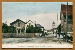 LE PERRAY (78) : " RUE DU MOULIN - LE PASSAGE A NIVEAU " - Le Perray En Yvelines