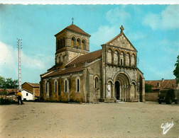 Bazac * Vue Sur L'église Du Village * La Place - Autres & Non Classés