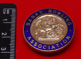 Delcampe - Vintage Enamel And Metal Badge Bowling Bowler Bowls Lawn Bowls Banks Bowling Association HW MIller - Bowling