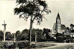 Brézolles * Vue Sur Le Calvaire Et L'église Du Village * Automobile Voiture Ancienne - Sonstige & Ohne Zuordnung