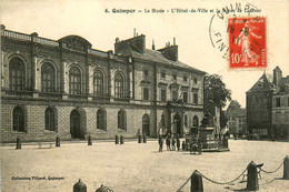 Quimper * Place Et Le Musée * L'hôtel De Ville Et La Statue De Laënnec - Quimper