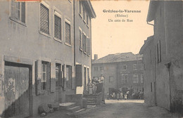 CPA 69 GREZIEU LA VARENNE UN COIN DE RUE / CAFE VALENTIN - Sonstige & Ohne Zuordnung