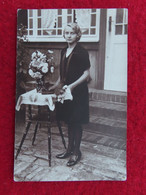 Delcampe - AK: Tolle Frau Mit Blumenstraus, Ungelaufen, Beschrieben 1927 (Nr. 5537) - Mode