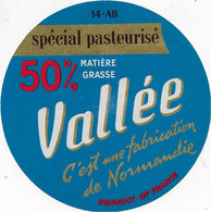 ETIQUETTE  DE FROMAGE    VALLEE  50 % CLECY CALVADOS - Cheese