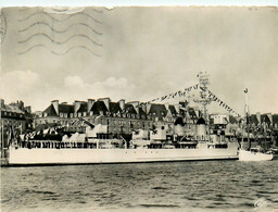 St Malo * Bateau Navire De Guerre LE SURCOUF Dans Le Bassin Des Yachts Au Pardon Des Terre Neuvas - Saint Malo