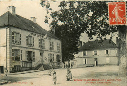 Vendeuvre Sur Barse * Place De La Mairie Et La Gendarmerie Nationale * Justice De Paix - Sonstige & Ohne Zuordnung