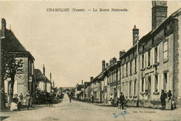 Champlost * La Rue Nationale * Villageois - Sonstige & Ohne Zuordnung