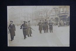 ALLEMAGNE - Berlin - Carte Photo En 1919 - Combattants Dans La Rue Lors De La Révolution Communiste  - L 127907 - Altri & Non Classificati