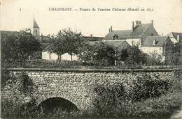Champlost * Les Fossés De L'ancien Château Démoli * Vue Sur Le Village - Sonstige & Ohne Zuordnung