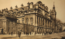 CPA. - TOUT PARIS - N° 25 - Le Palais De Justice Et La Grille D'Honneur - Belle Animation - TBE - Arrondissement: 17