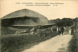 Vincennes * Maison Blanche * Parc D'aviation * Aéroplane Avion Sortant Du Hangar * Monoplan - Vincennes