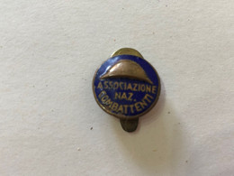 DISTINTIVO SMALTATO ASSOCIAZIONE NAZIONALE COMBATTENTI L.FASSINO TORINO. - Autres & Non Classés