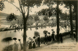 Nevers * Le Port De La Jonction * Un Jour De Concours De Pêche * Pêcheurs - Nevers