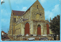 Challans-Vendée-+/-1970-L'Eglise-Vieilles Voitures-vintage Cars-Oldtimer-Renault 4 L-Dyane Citroën-Simca... - Challans