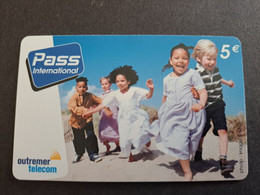 Phonecard St Martin French OUTREMER TELECOM   PASS Telecom  PLAYING CHILDREN  5 EURO  ** 10508 ** - Antillas (Francesas)