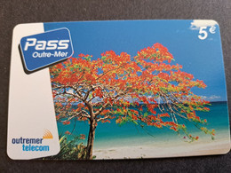 Phonecard St Martin French OUTREMER TELECOM/PASS   THREE ON BEACH   5 EURO  ** 10509 ** - Antilles (French)