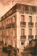 St Georges De Didonne * Façade Le Grand Hôtel De La Plage * Automobile Voiture Ancienne - Saint-Georges-de-Didonne