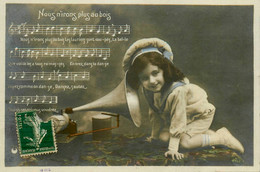 Gramophone Phono Phonographe * Carte Photo * Chanson " Nous N'irons Plus Au Bois ! " * Instrument Musique Appareil - Muziek En Musicus