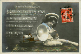 Gramophone Phono Phonographe * Carte Photo * Chanson " La Bonne Aventure O Gué ! " * Instrument Musique Appareil - Muziek En Musicus