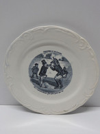 *PETITE ASSIETTE PARLANTE PORCELAINE OPAQUE De GIEN PROVERBES & MILITAIRES   E - Gien (FRA)