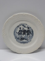 *PETITE ASSIETTE PARLANTE PORCELAINE OPAQUE De GIEN PROVERBES & MILITAIRES   E - Gien (FRA)