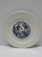 *PETITE ASSIETTE PARLANTE PORCELAINE OPAQUE De GIEN PROVERBES & MILITAIRES   E - Gien (FRA)