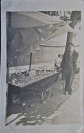 Carte Photo - PARIS La  Seine Pittoresque Le Marchand Ambulant Sur Un Quai De Seine - Tbe - Petits Métiers à Paris