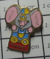 911D Pin's Pins / Beau Et Rare / THEME : JEUX / JOUET PLAYSKOOL ELEPHANT CRI-CRI HOCHET - Jeux