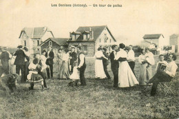 Les Denises , Antony * Un Tour De Polka * Danse Village Danseurs Dancing Dancers * Accordéon * Hameau Quartier Lieu Dit - Antony