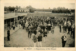 Vichy * Vue Sur L'hippodrome * Le Pari Mutuel Pmu * Hippisme Hippique - Vichy