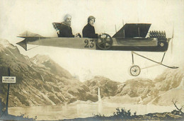 Surréalisme * Carte Photo Photo Montage * Lac D'oo , Hommes Aviateur Avion N°23 Aviation * Photographie - Fotografia