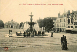 Troyes * Le Boulevard Gambetta * Cirque Et Fontaine Argence * Café - Troyes