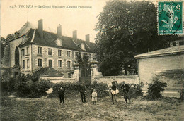 Troyes * Vue Sur Le Grand Séminaire * La Caserne Provisoire - Troyes