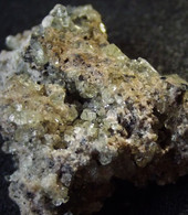 Fluorapatite With Others ( 2 X 1.5 X 1 Cm) La Celia - Jumilla - Spain - Minéraux