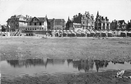 Villers Sur Mer      14          La Plage Et Les Cabines  - 1953 -     (voir Scan) - Other & Unclassified