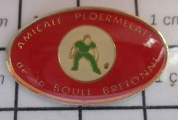 1521 Pin's Pins / Beau Et Rare / THEME : SPORTS / PETANQUE OU PRESQUE AMICALE PLOERMELAISE DE BOULE BRETONNE - Boule/Pétanque